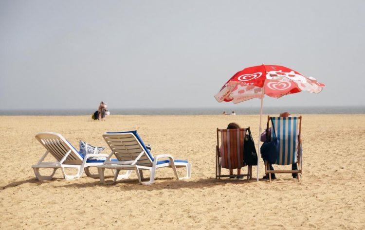 Met Office and UKHSA issue heat health warning for Norfolk